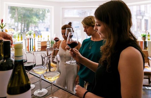 Semi-Private Chianti Wine Tour with Dinner in Tuscany Vineyard