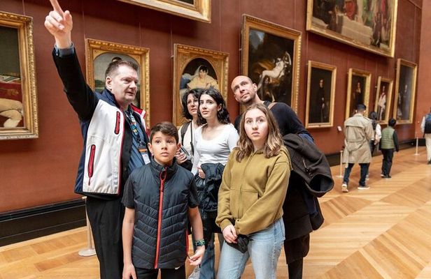 Louvre Museum Masterpieces : Private Guided Tour + Entry Included
