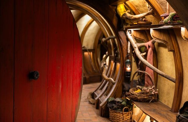 Small Group Luxury Hobbiton Tour incl. Lunch From Auckland