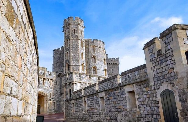 Stonehenge and Windsor Castle Tour from London With Entry Tickets