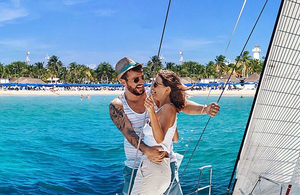 Deluxe Catamaran to Isla Mujeres, with Drinks, Snorkel & Buffet