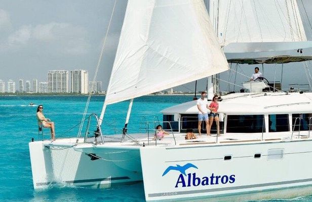 Luxury Catamaran Tour to Isla Mujeres with Transportation
