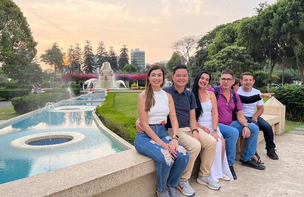 Magic Fountains with Dinner and Typical Dance Show