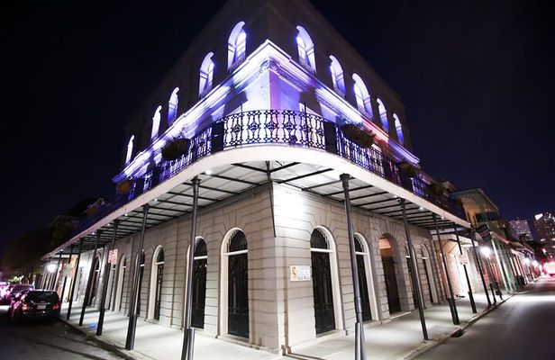 New Orleans Ghosts Boos and Booze Haunted Pub Crawl