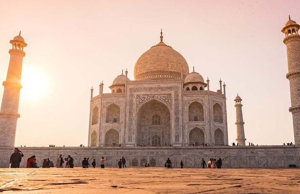 Overnight Agra Tour with Fatehpur Sikri