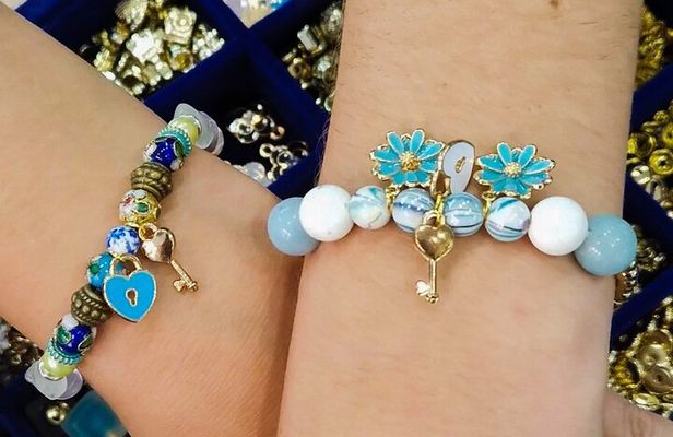 Manufacturing of Customizable Bracelets in Paris