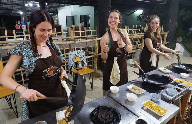 Evening Cooking Class in Organic Farm with Local Market Tour