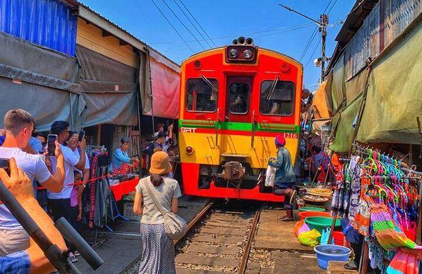Bangkok: Floating and Train Market with Boat Trip