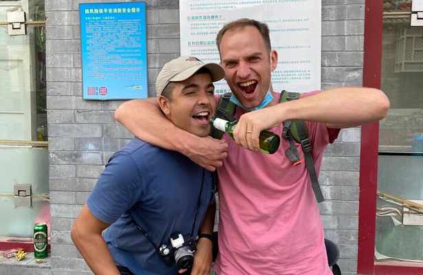 Craft Beer & Street Food Tour in Old Beijing Hutongs