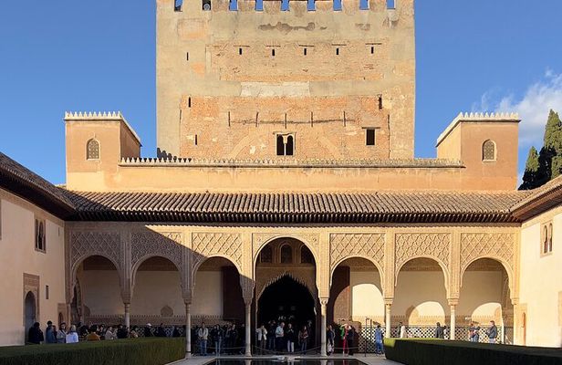 Small group visit to the Alhambra with tickets included
