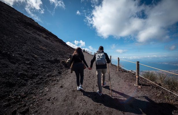Pompeii and Vesuvius Small Group Tour from Sorrento with Pizza