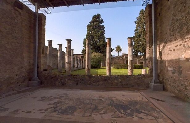 From Naples to Pompeii: Unlock the Secrets of the Past