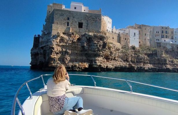 Polignano by boat excursion of groups with aperitif