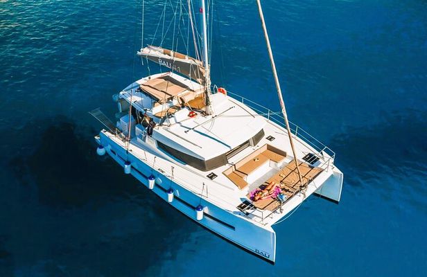 Heraklion: Luxe Catamaran Sailing Cruise to Dia Island with Lunch