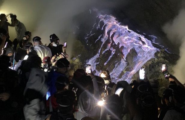 Guided Tour to Ijen Crater Blue Fire