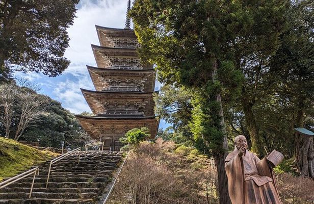 Historical Tour From Kanazawa: Beaches, Temples & Aliens in Hakui