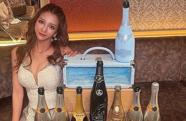 VIP Private Hostess Club Tour Tokyo Night Life Karaoke with Girls