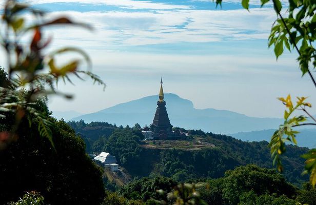 Full-Day Doi Inthanon National Park Tour with Trek and Pagodas