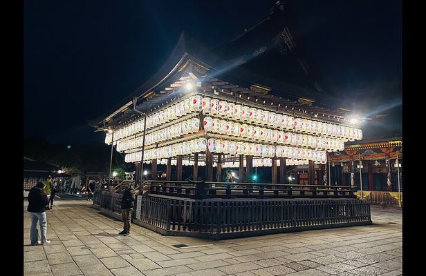 Kyoto: Gion Magical Night Walking Tour