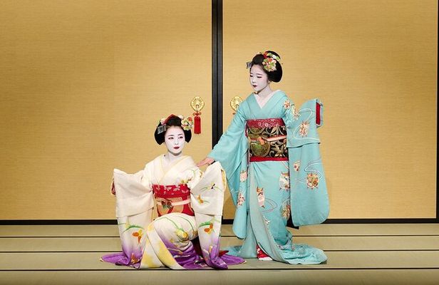 Experience Japan's Traditional Culture Night Tour in Kyoto