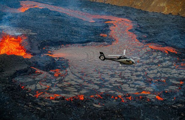 Helicopter Tour Over Iceland’s Reykjanes Volcano Eruption Site