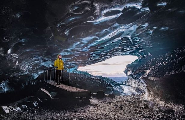 Iceland: Vatnajökull Premium Ice Cave Tour