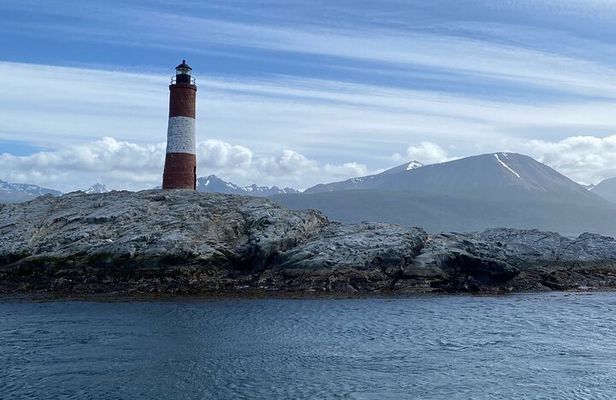 Navigation to the End of the World Lighthouse in Ushuaia