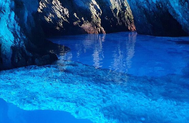 Private boat tour to the Blue Cave and Vis highlights