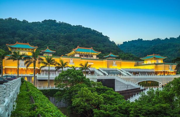 Tickets to National Palace Museum + Taipei City Private Tour 6H