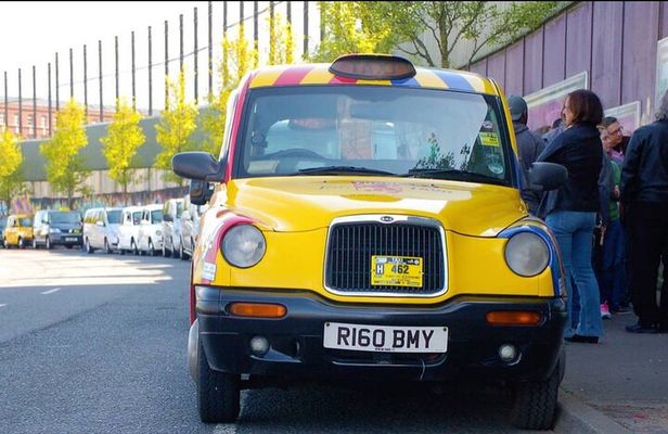 History of Belfast conflict and terror 1 hour black taxi tour