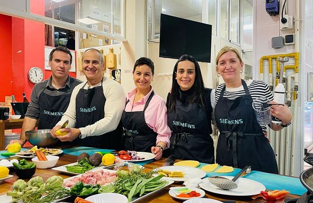 Valencian paella workshop and visit to the Algiros market