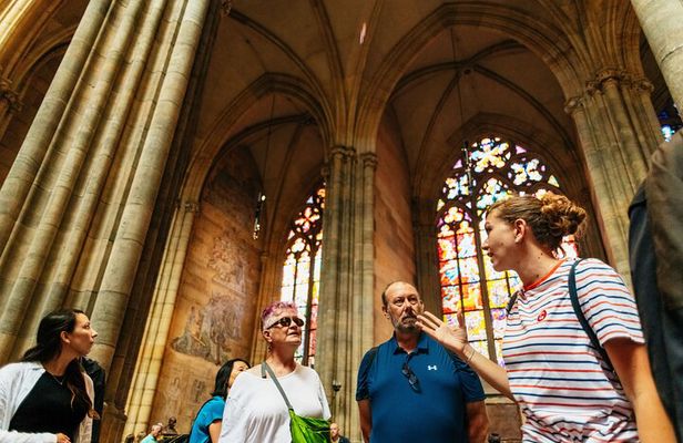 Prague: Castle Entry Ticket with Guide and River Cruise