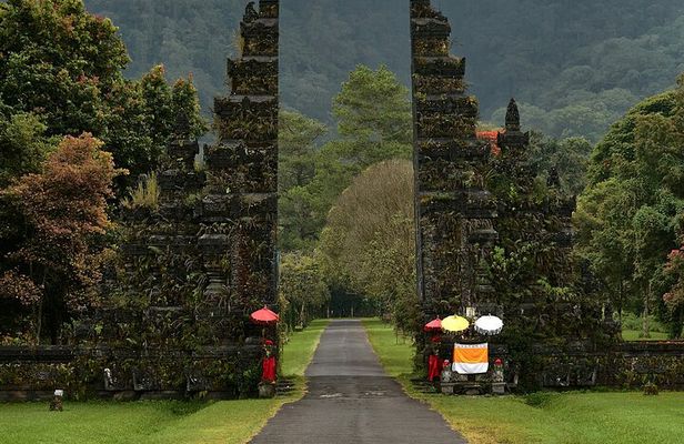 Bedugul and Tanah Lot Sunset Tour: Bali's Most Scenic Sites
