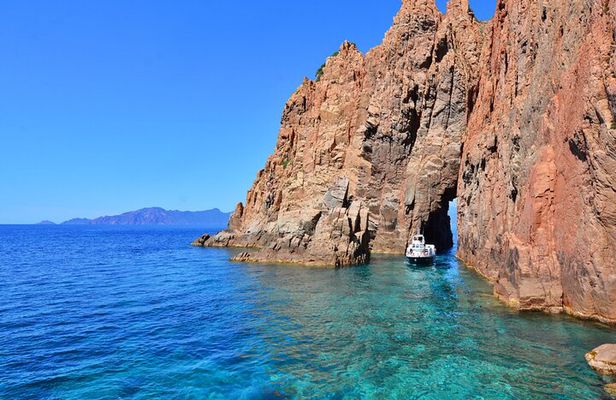 Friendly getaway to the Calanques of Piana from Cargèse