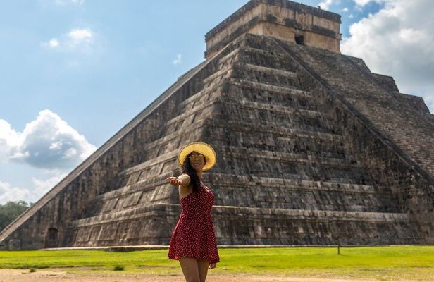 Chichen Itza, Cenote, and Valladolid Tour
