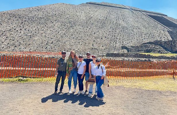 Pyramids of teotihuacan - half day
