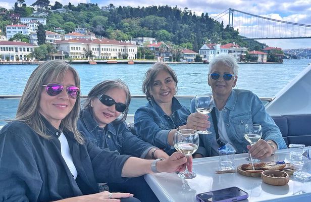 Half Day Bosphorus Cruise with Stopover on Asian Side