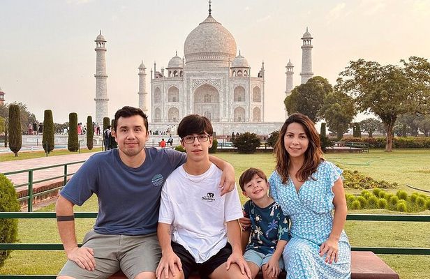 Taj Mahal & Agra Fort Tour from Delhi By Car with 5* Lunch