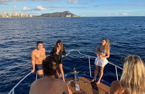 Private 5 Hour Charter on board our yacht in Waikiki