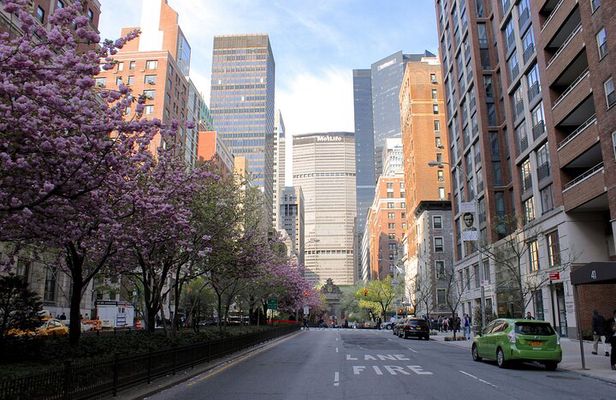 Breakfast at Tiffany's Movie Locations Private Tour in New York