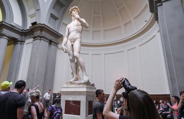 One Day Walking Tour with Accademia & Uffizi Gallery in Florence
