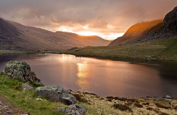 From London: North Wales, Snowdonia, Caernarfon Castle Rail Tour