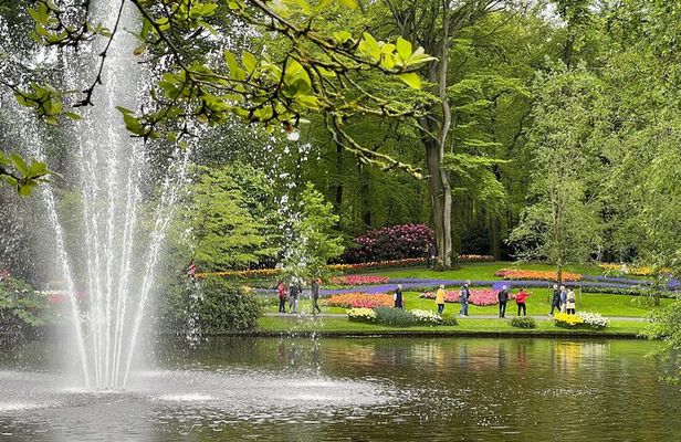 Amsterdam: Keukenhof Tulip Gardens and Giethoorn with Boat Tour