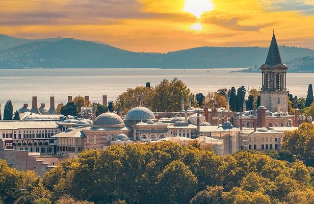 Majestic Istanbul: Walking Tour & Sunset Cruise on the Bosphorus