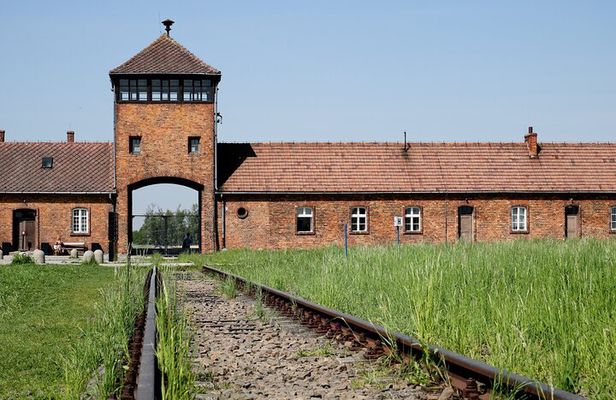 Auschwitz Birkenau Guided Tour with Hotel Pickup from Cracow