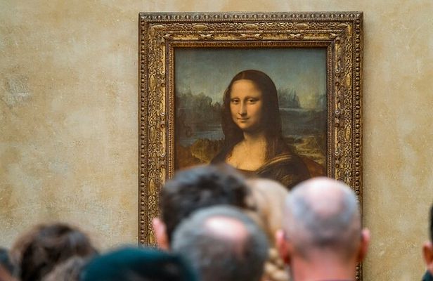 Louvre Museum Entry Ticket and Pop-Culture Walking Tour