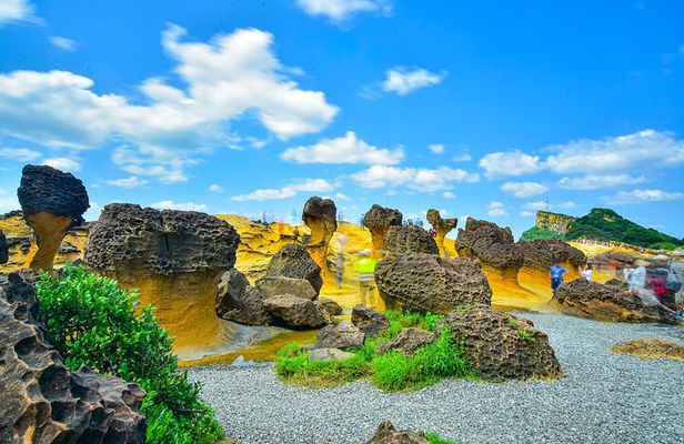 Keelung Shore Excursion: Private 6H Natural Wonder & Seafood Tour