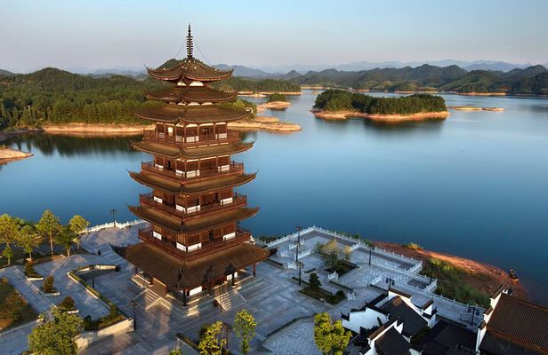 From Shanghai: Hangzhou Private Day Trip by Bullet Train