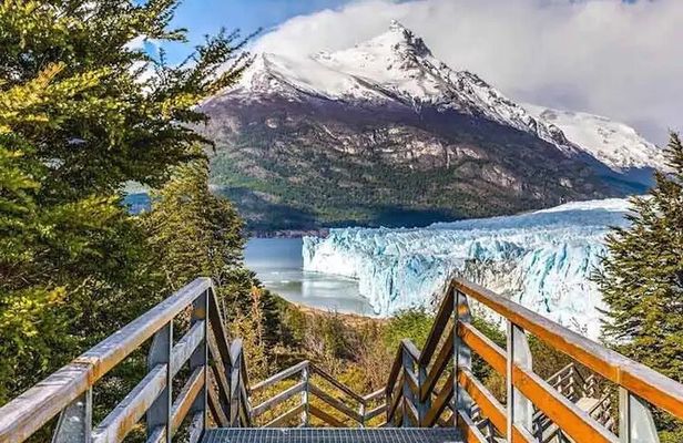 From El Calafate: Perito Moreno walkways + Boat Tour (optional)
