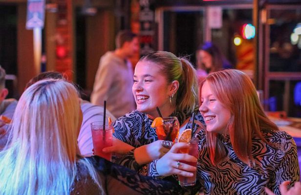 Budapest: Bar Crawl Tour with Drinks and Shots Included
